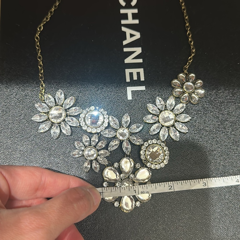 Flower gunmetal stone statement necklace - Picture 14 of 15